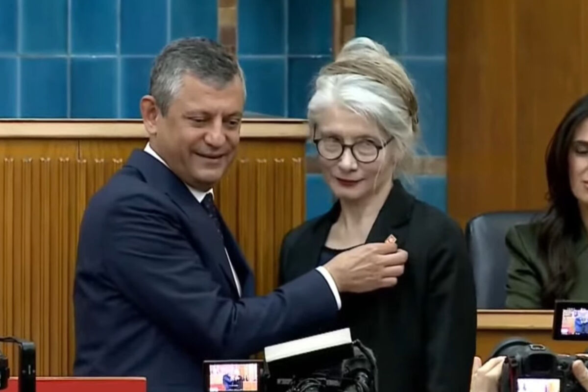 Emine Ülker Tarhan Tekrar CHP'ye Katıldı!