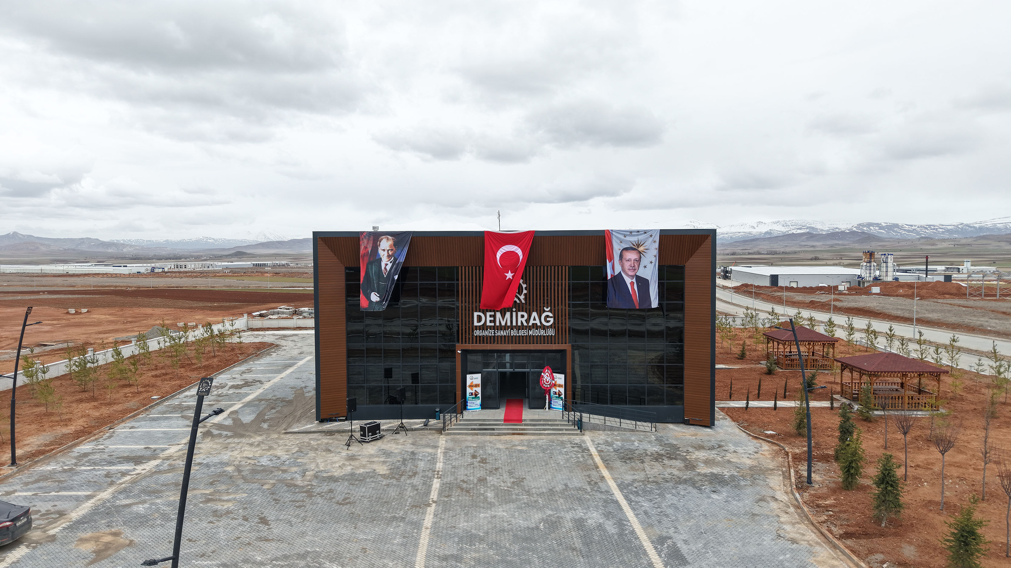 Sivas'ta Demirağ OSB Müdürlüğü ve Acil Müdahale Birimi hizmete girdi