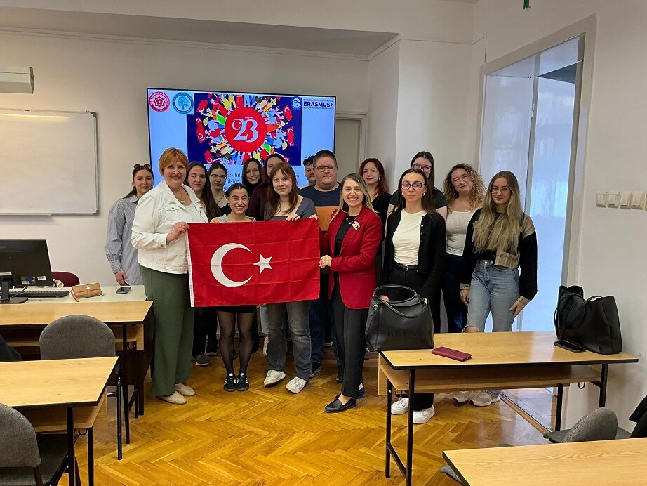 Sivaslı Akademisyen 23 Nisan Ruhunu Sınırların Ötesine Taşıdı