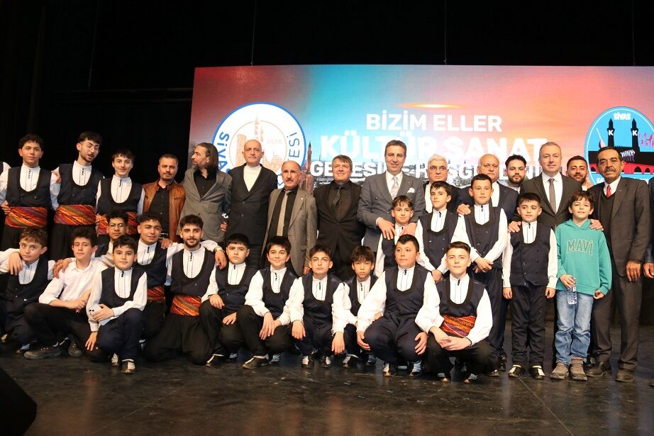 Sivas’ta Halk Oyunları Rüzgarı: Anlamlı Geceye Büyük İlgi