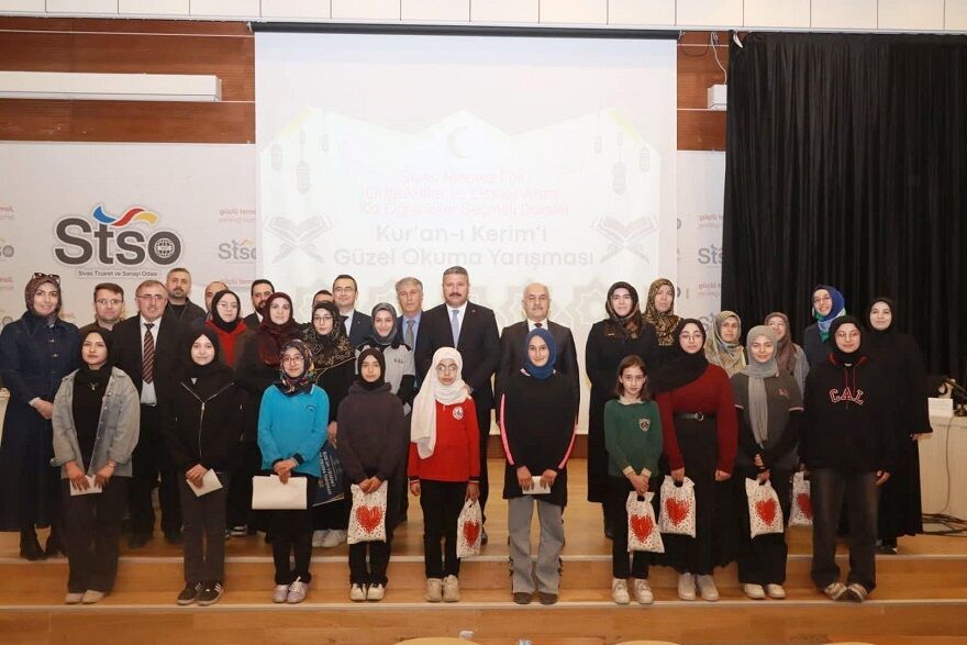 Sivas’ta Genç Yetenekler Kur’an Tilavetinde Yarıştı