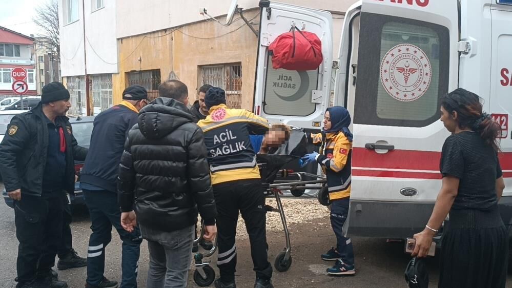 Sivas’ta boşanma aşamasındaki eşini bıçaklayıp eve kilitledi