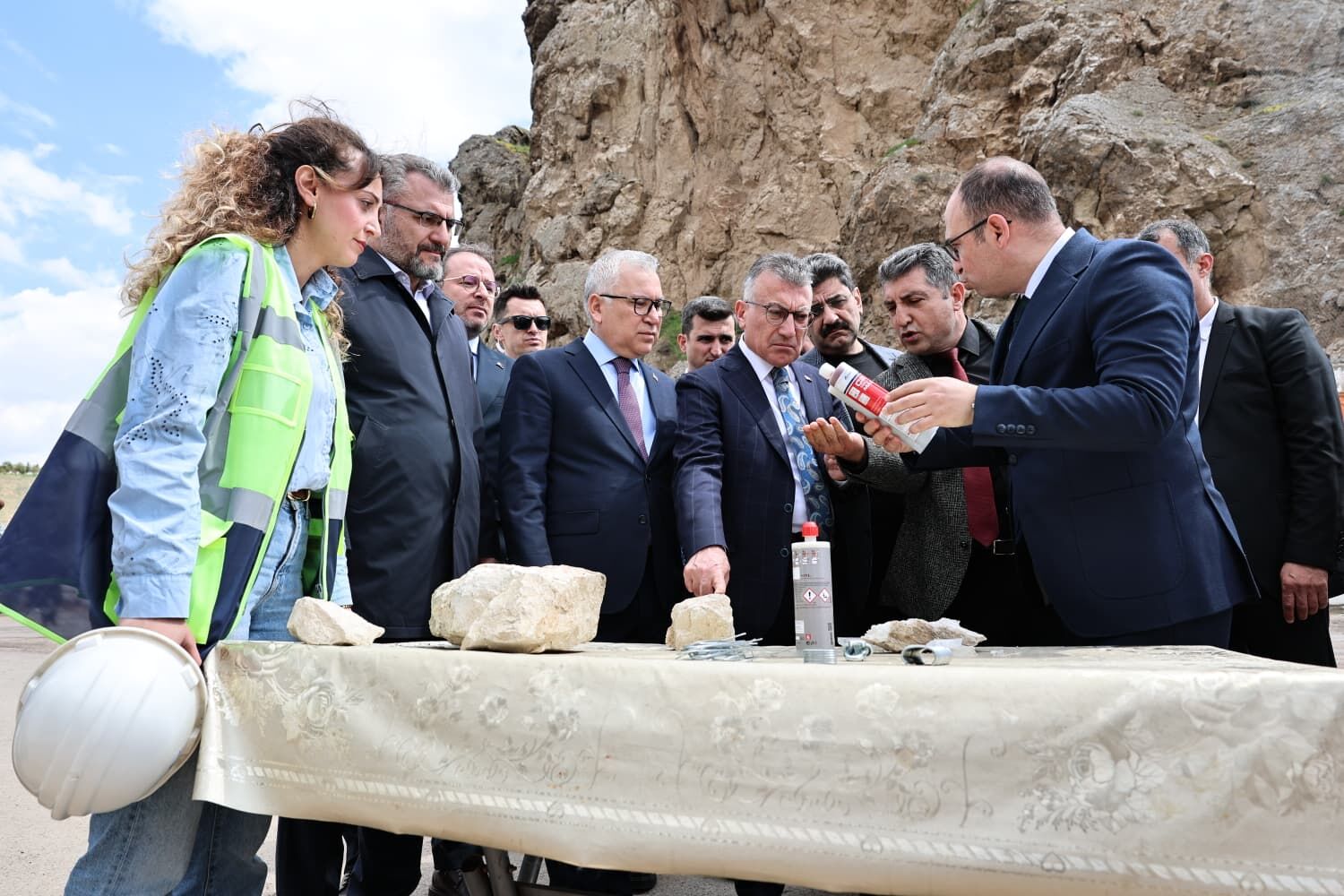 Abdullah Güler ve Vali Şimşek sahada incelemelerde bulundu