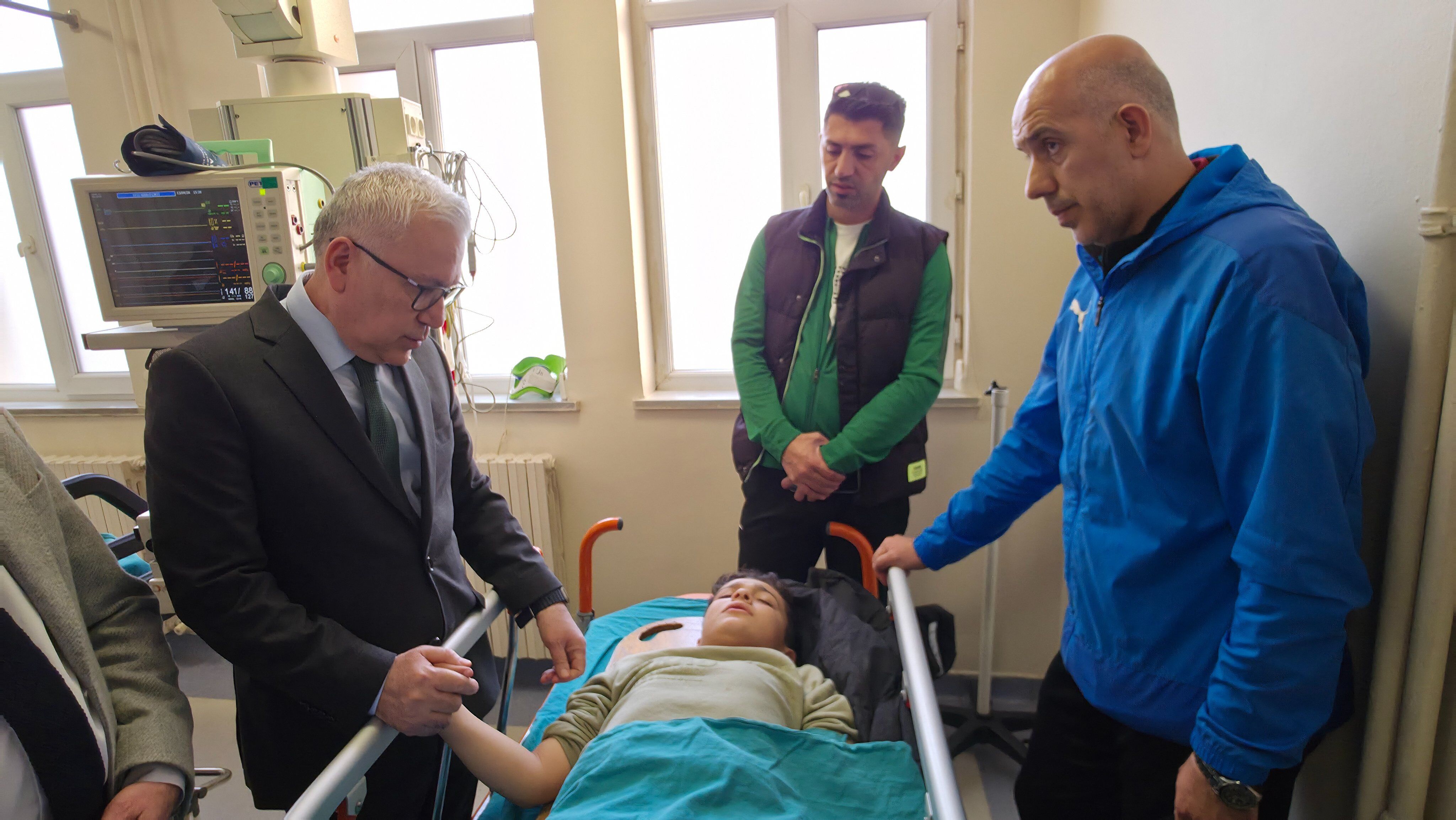 Vali Yılmaz Şimşek Yaralı Sporcuları Hastanede Ziyaret Etti