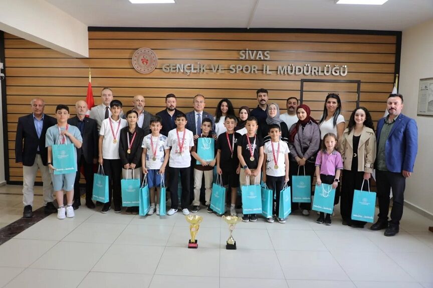 Sivas Halk Oyunları Toplulukları Türkiye finallerine katılacak