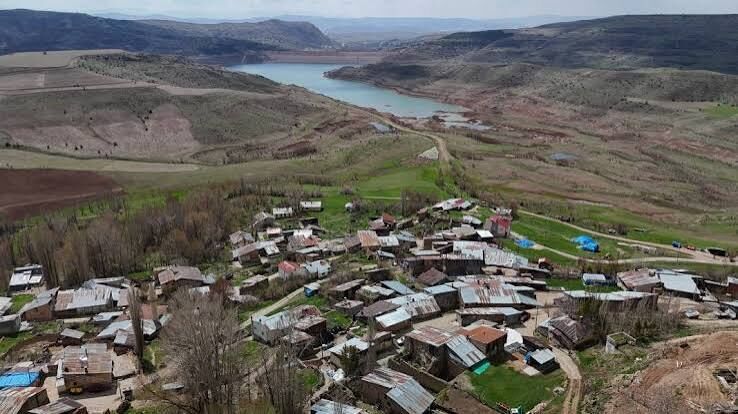 Sivas’taki Bu Köy Eğitimde Türkiye’ye Parmak Isırtıyor!