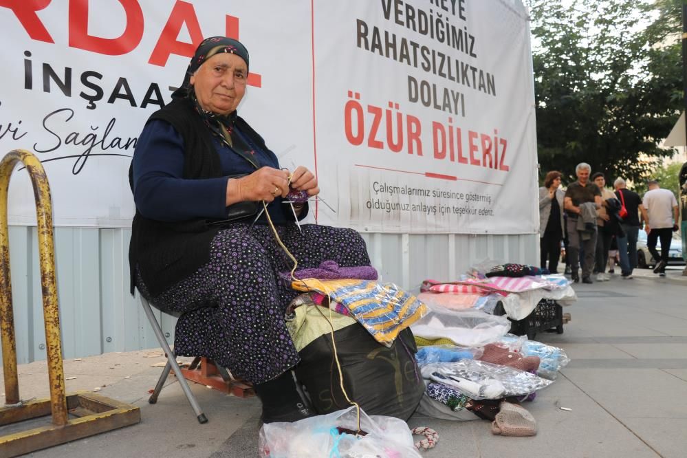 Sivas'ta geçimini 66 yıldır elişi ile yapıyor