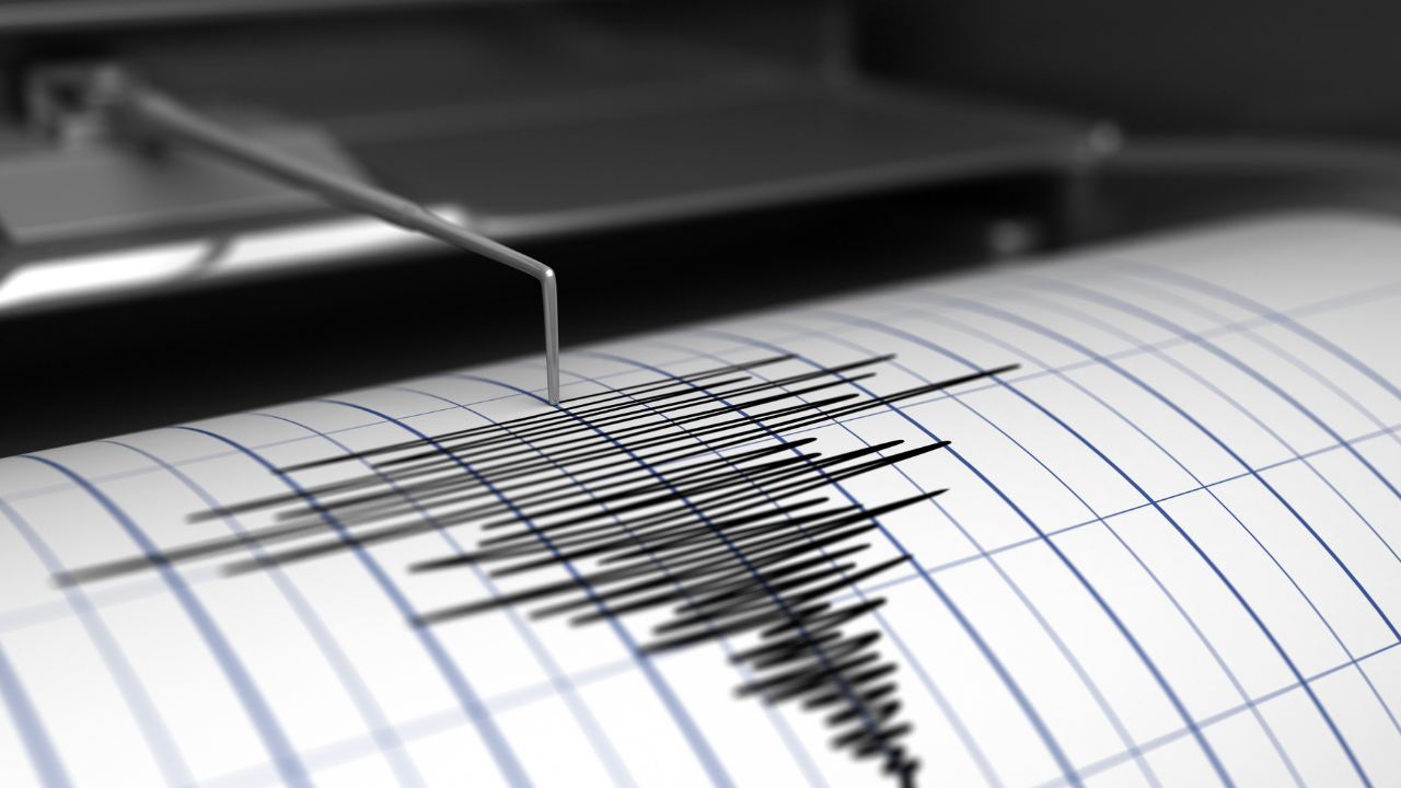 7 Büyüklüğündeki Deprem 16 Ölü 65 Yaralı !