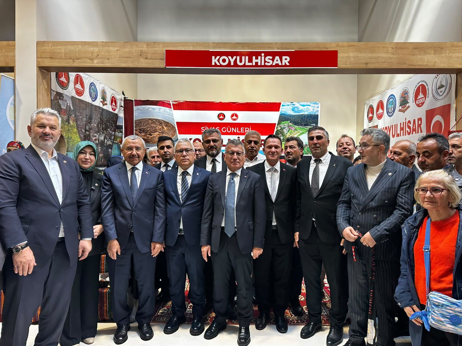 Abdullah Güler, Sivas Tanıtım Günleri’nde ilçe stantlarını ziyaret etti