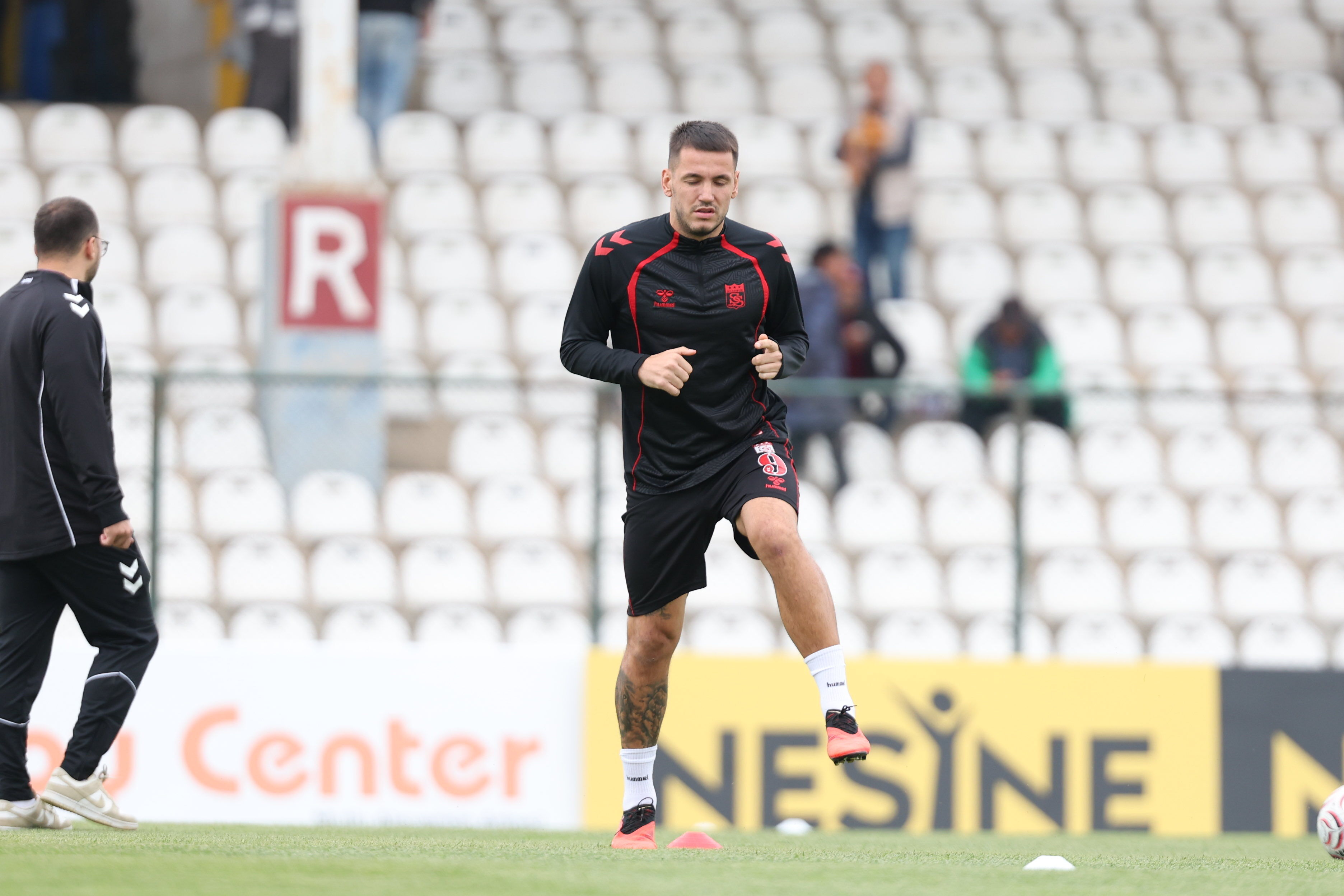Bandırmaspor - Sivasspor Maçında İlk Yarı Golsüz Eşitlikle Sona Erdi