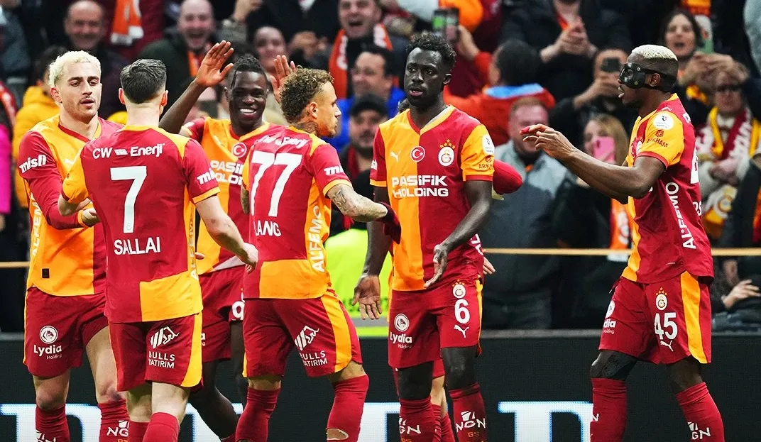 Zirvede Fark Açılıyor! Galatasaray, Başakşehir'i Rahat Geçti