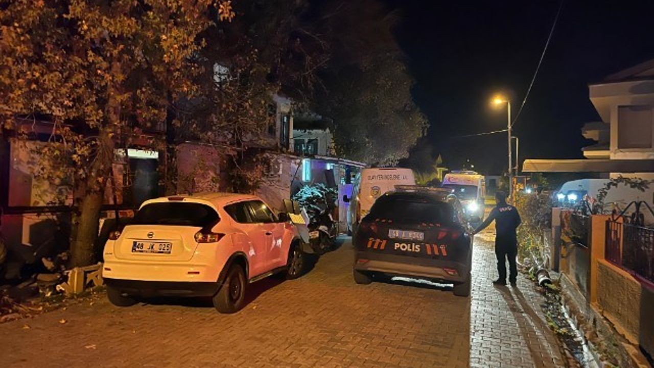 Arkadaşını Yatağında Öldürdü