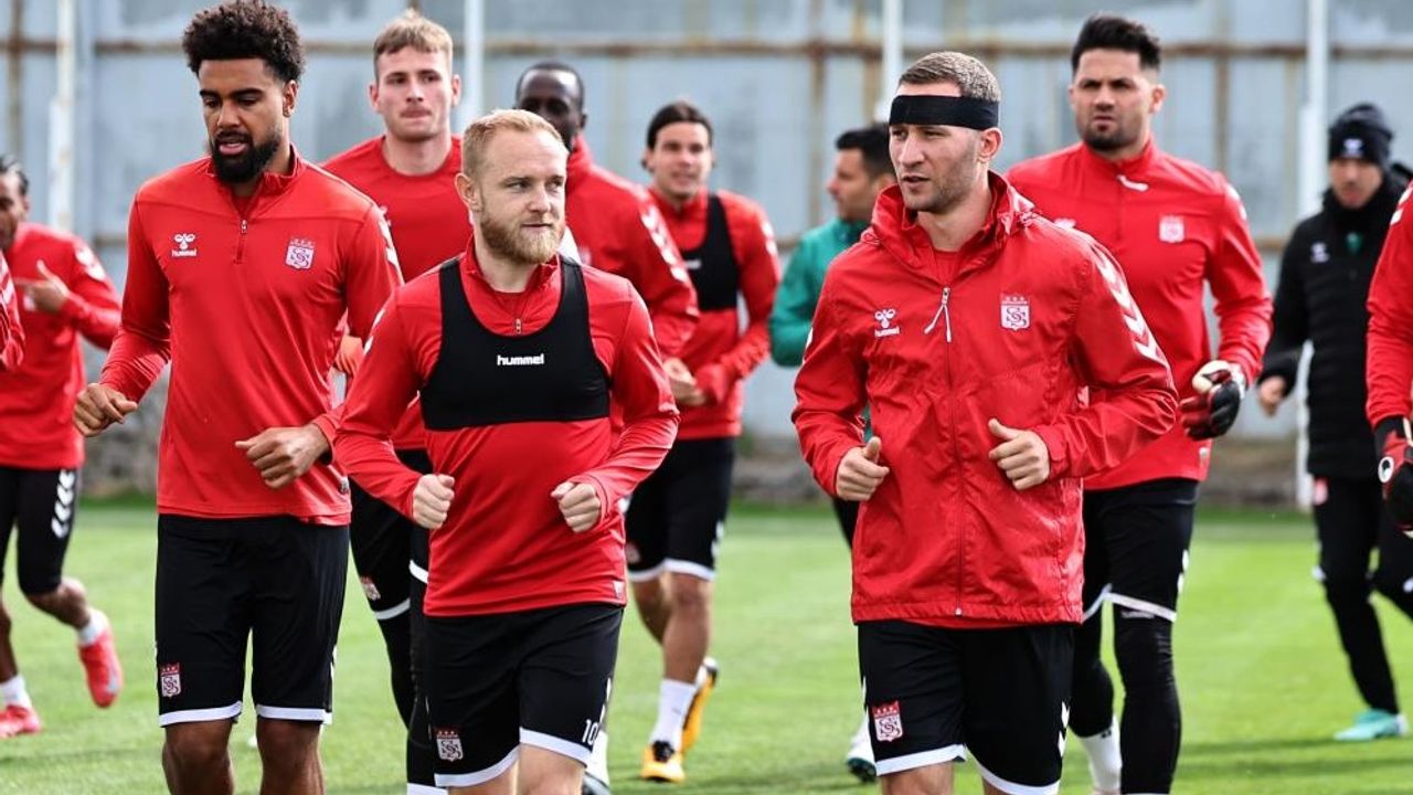 Sivasspor Süper Lig'de kalmak için çalışmalara başladı