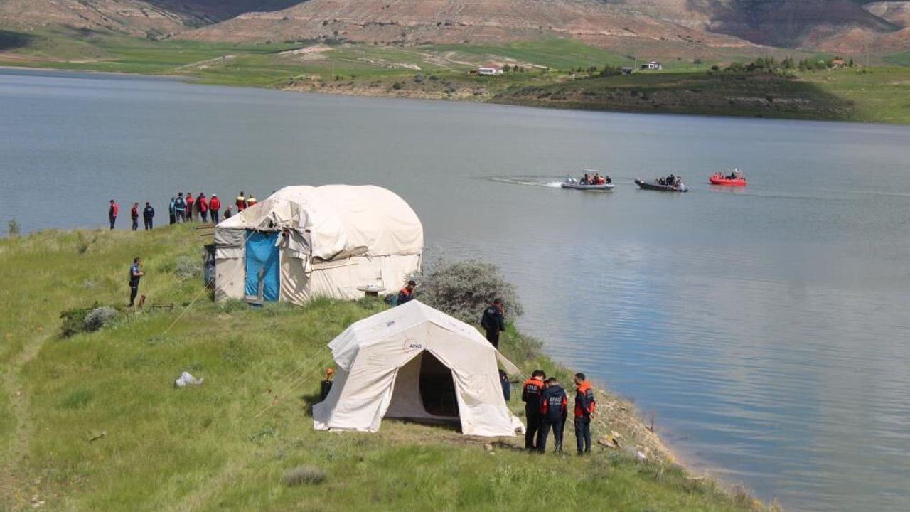 Kızılırmak'a Düşen Genci Arama Çalışmaları Devam Ediyor