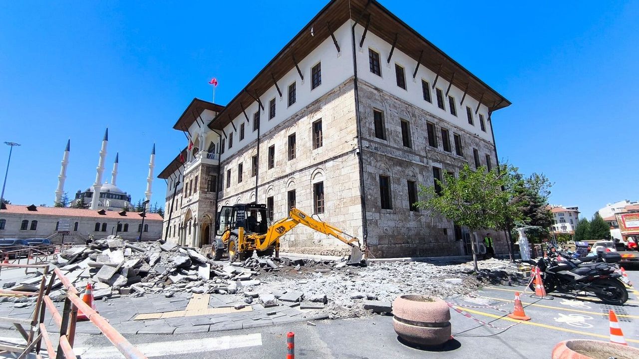Sivas Valiliği kaldırımlarına düzenleme