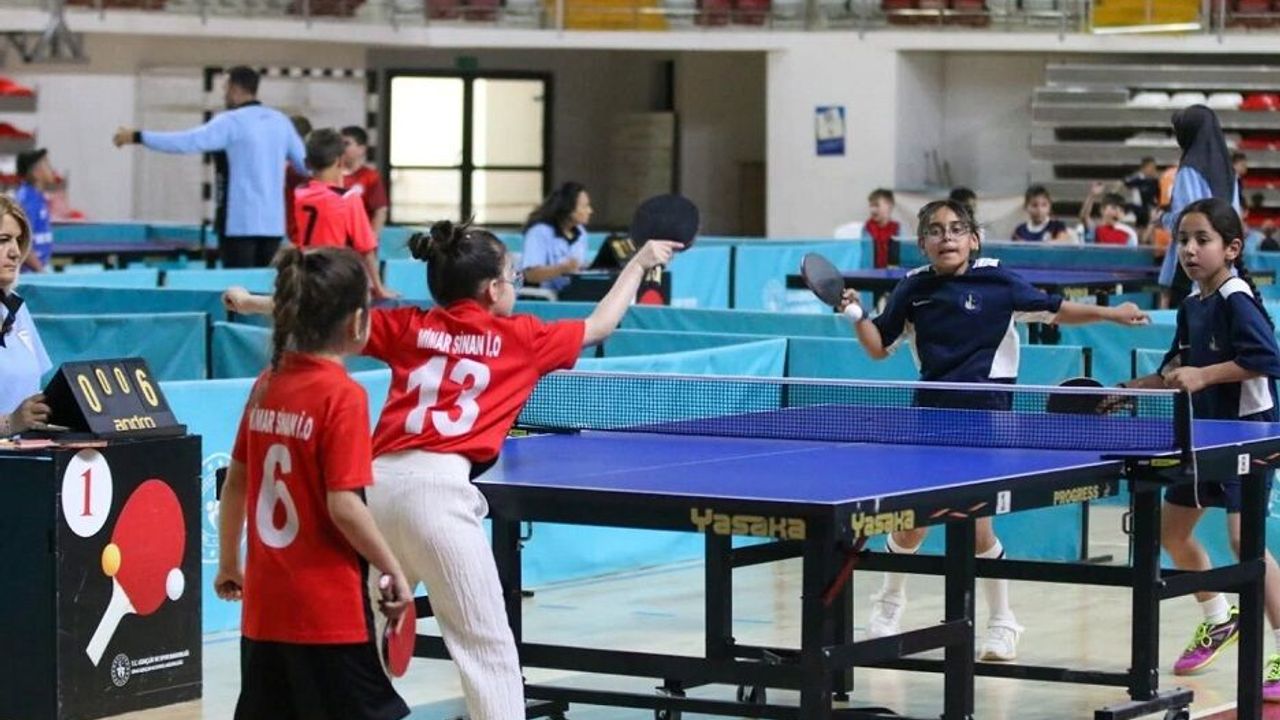 Sivas'ta çocuklar da masa tenisi heyecanı
