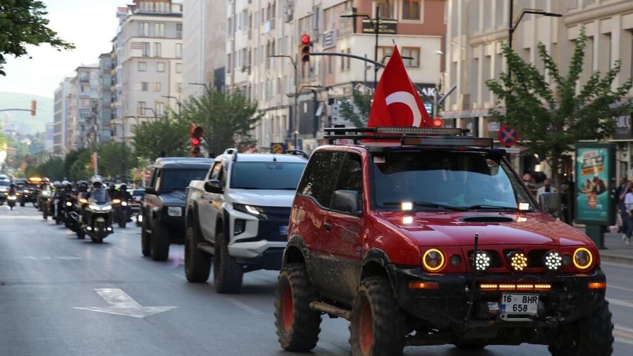 Sivas'ta Off Road Oyunları öncesi dev araçlar ilgi odağı old