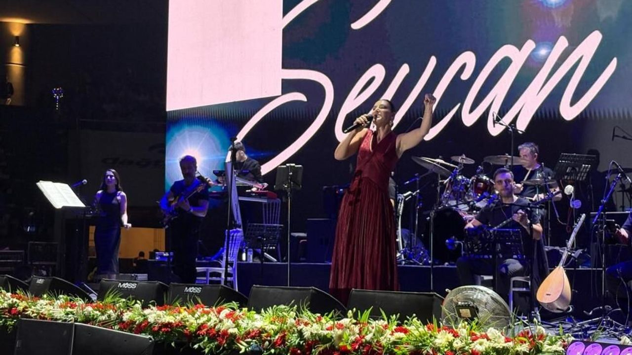 Sivaslılar gecesinde Sevcan Orhan rüzgarı esti