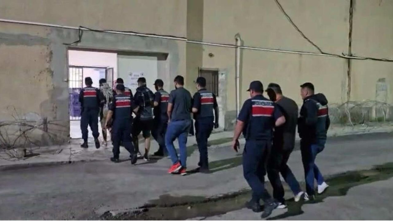 Mersin’den gelen 5 kişilik hırsızlık şebekesi Sivas’ta yakal