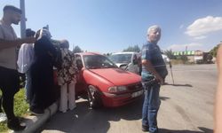 Konya'da otomobille hafif ticari araç kavşakta çarpıştı: 3 yaralı