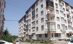 Apartmanın 4'üncü katından düşen zihinsel engelli çocuk yaşama tutunamadı