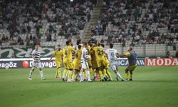 Konyaspor - İstanbulspor maçının son dakikalarında tartışma çıktı