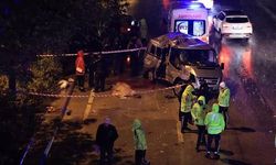 16 yaşındaki sürücünün kullandığı minibüs ağaca çarptı: 3 ölü, 4 yaralı