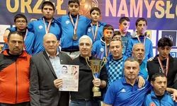 Sivaslı gençlerin sırtı yere gelmedi