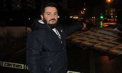 Fırtınada uçan çatının araçların üstüne düştüğü anlar kamerada