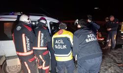 Hafif ticari araç takla attı 2 kişi yaralandı