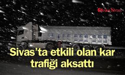 Sivas'ta etkili olan kar trafiği aksattı