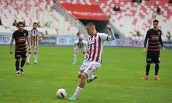 15 dakikada 2-0 öne geçen Sivasspor, ilk yarıda beraberliğe engel olamadı! 2-2