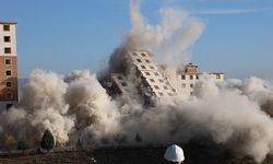 37 bloklu sitenin son binaları da dinamitle patlatılarak yıkıldı