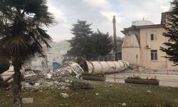 Ağır hasarlı yapılar yıkılıyor