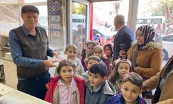 Askıda ekmek için çocuklar harçlıklarını verdi