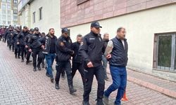 PÖH destekli operasyonda yakalanan zehir tacirleri adliyede