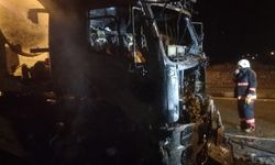 Seyir halindeki beton mikseri alev alev yandı