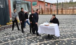Şişe fırlatma akımına katıldılar, Sivas köftesi için yarıştılar