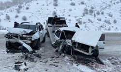 Sivas'ta otomobiller kafa kafaya çarpıştı: 1 ölü, 6 yaralı