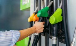 Akaryakıt fiyatları durmuyor: Benzine bir zam daha