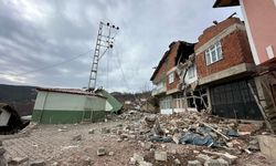 Bir köyde heyelan nedeniyle 39 hane boşaltıldı