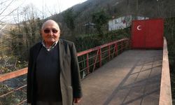 Köprüyü yaptırırken kimse destek vermeyince köprüye demir kapı yaptırıp kilit vurdu