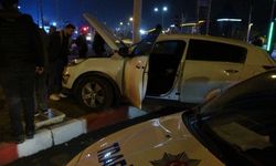  Polisin 'dur' ihtarına uymayarak kaçan ehliyetsiz sürücü kaza yaptı