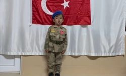 5 yaşında, İstiklal Marşı'nın 10 kıtasını ezbere!