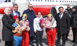 Cumhurbaşkanı Erdoğan'ı Kayseri'de Down sendromlu öğrenciler karşıladı