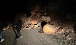 Dev kayalar Hocabey'in yolunu kapattı
