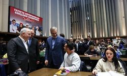 Dışişleri Bakanı Fidan, Fatih'te gençlerle bir araya geldi