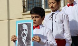 İstiklal Marşı'nın kabulünü minik öğrenciler hazırladıkları programla kutladı