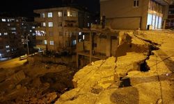 Kahramanmaraş'ta toprak kayması: Çok sayıda araç zarar gördü