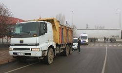 Kırmızı ışıkta bekleyen kamyona çarptı: 5 yaralı